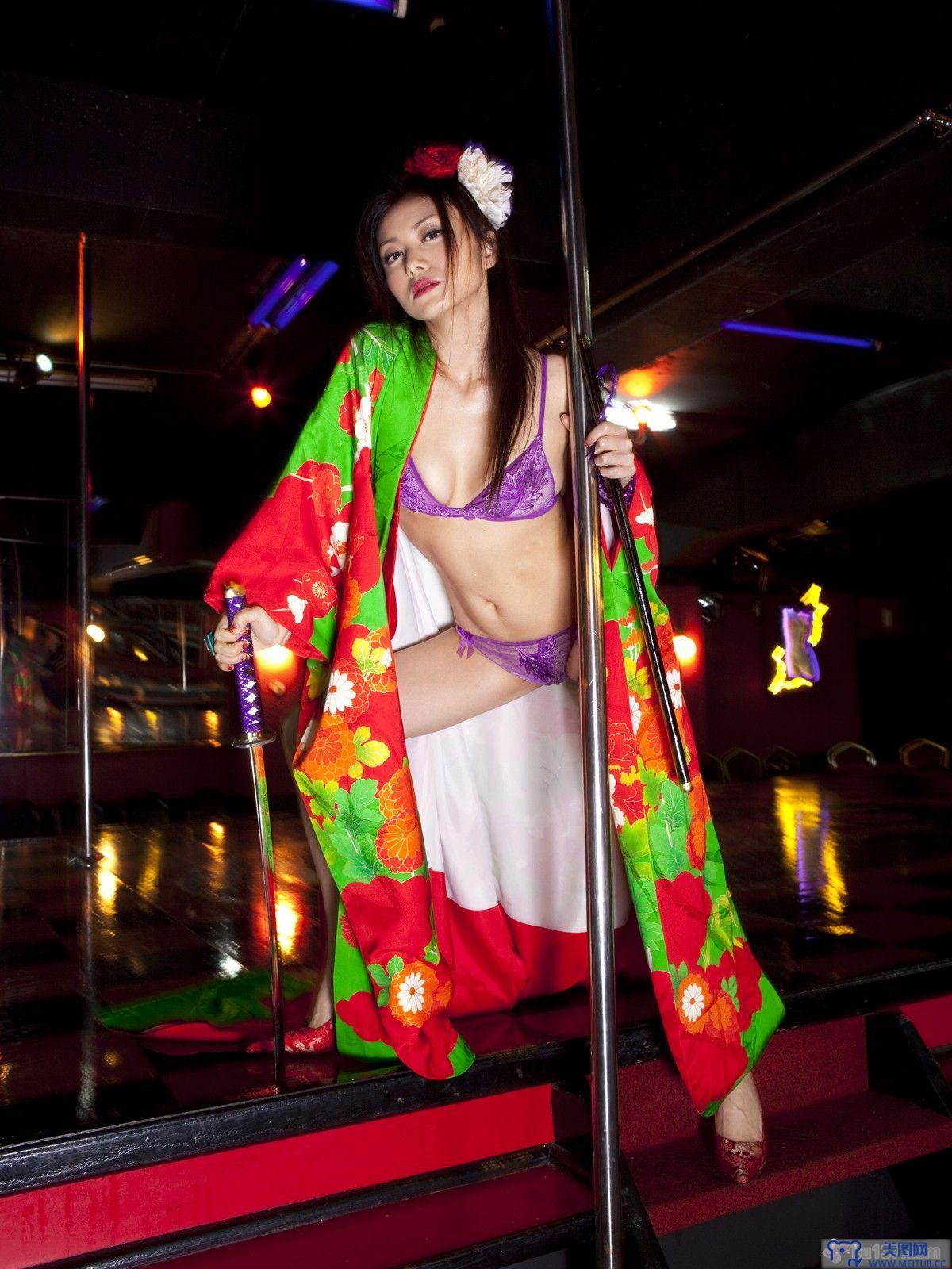 [Sabra美女写真] Takahashi 智秋 『Juicy Dancing』