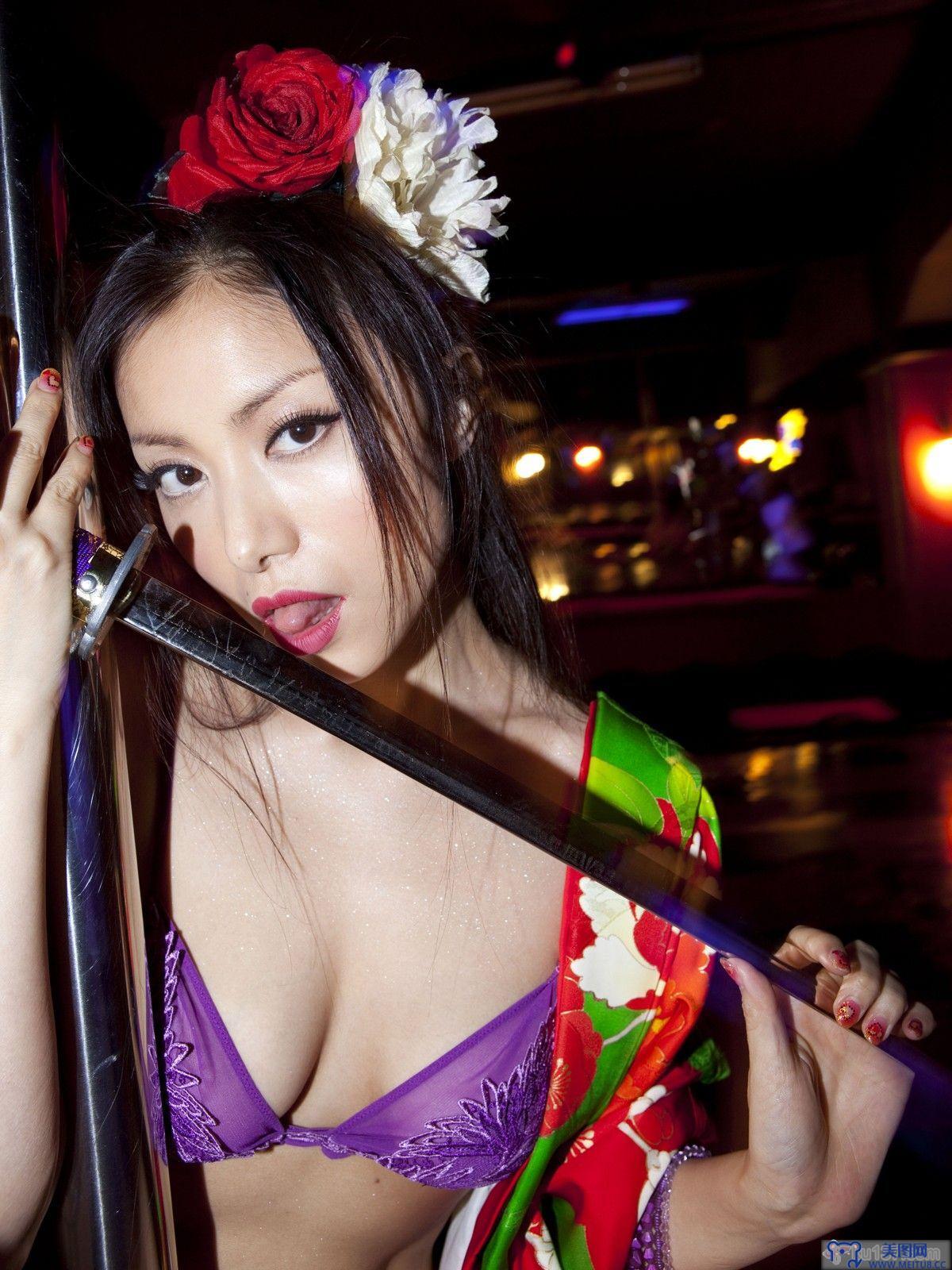 [Sabra美女写真] Takahashi 智秋 『Juicy Dancing』