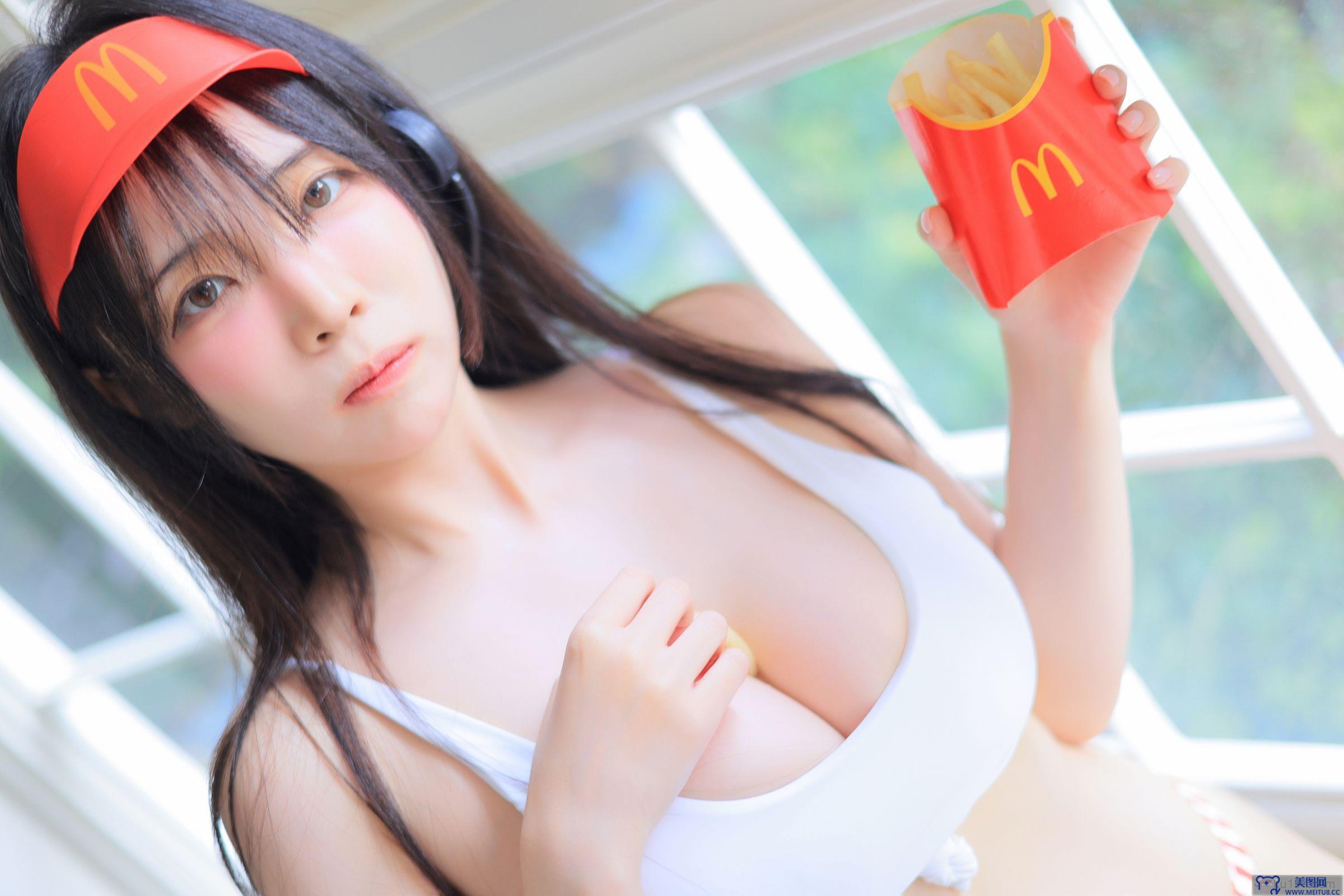 [Patreon] Rina - Sexy waiter