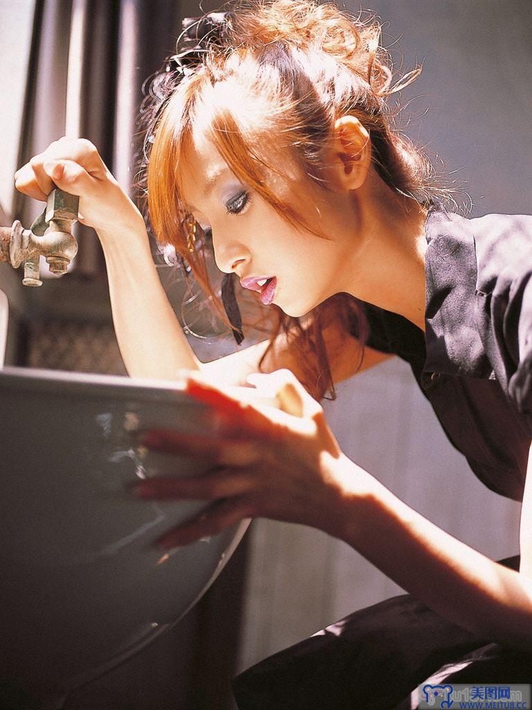 [Wanibooks WBGC美女] 2008.09 No.51 Mariko Shinoda 篠田麻里子