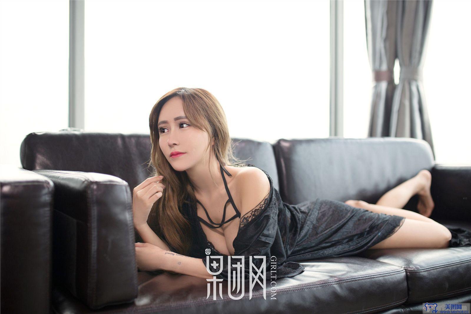 [果团网美女图片] 2017.07.08 Vol.027 何梦兮Stacy 御姐女老师爆乳装玩转制服诱惑