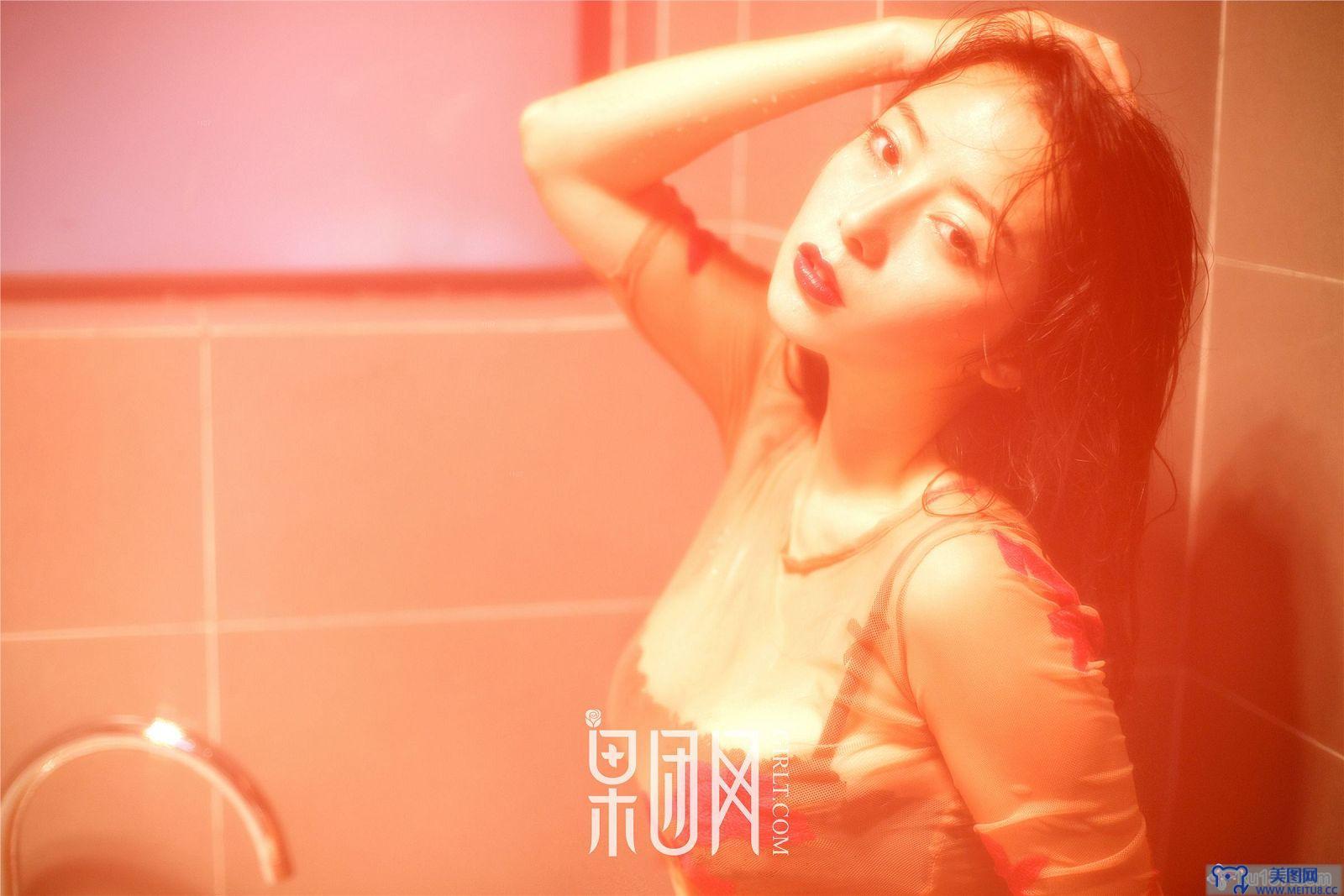 [果团网美女图片] 2017.10.04 NO.074 红霓裳
