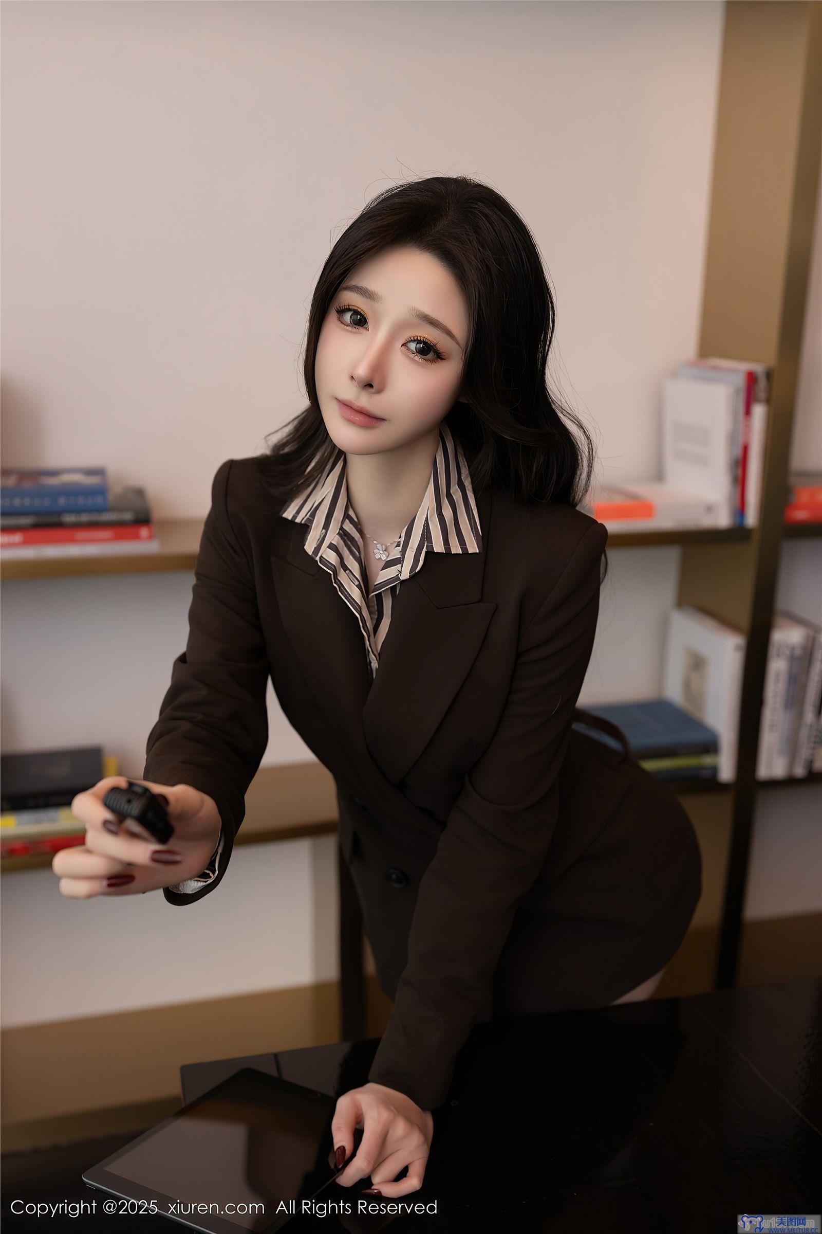 [秀人XIUREN] 2025.04.25 NO.10202 小逗逗