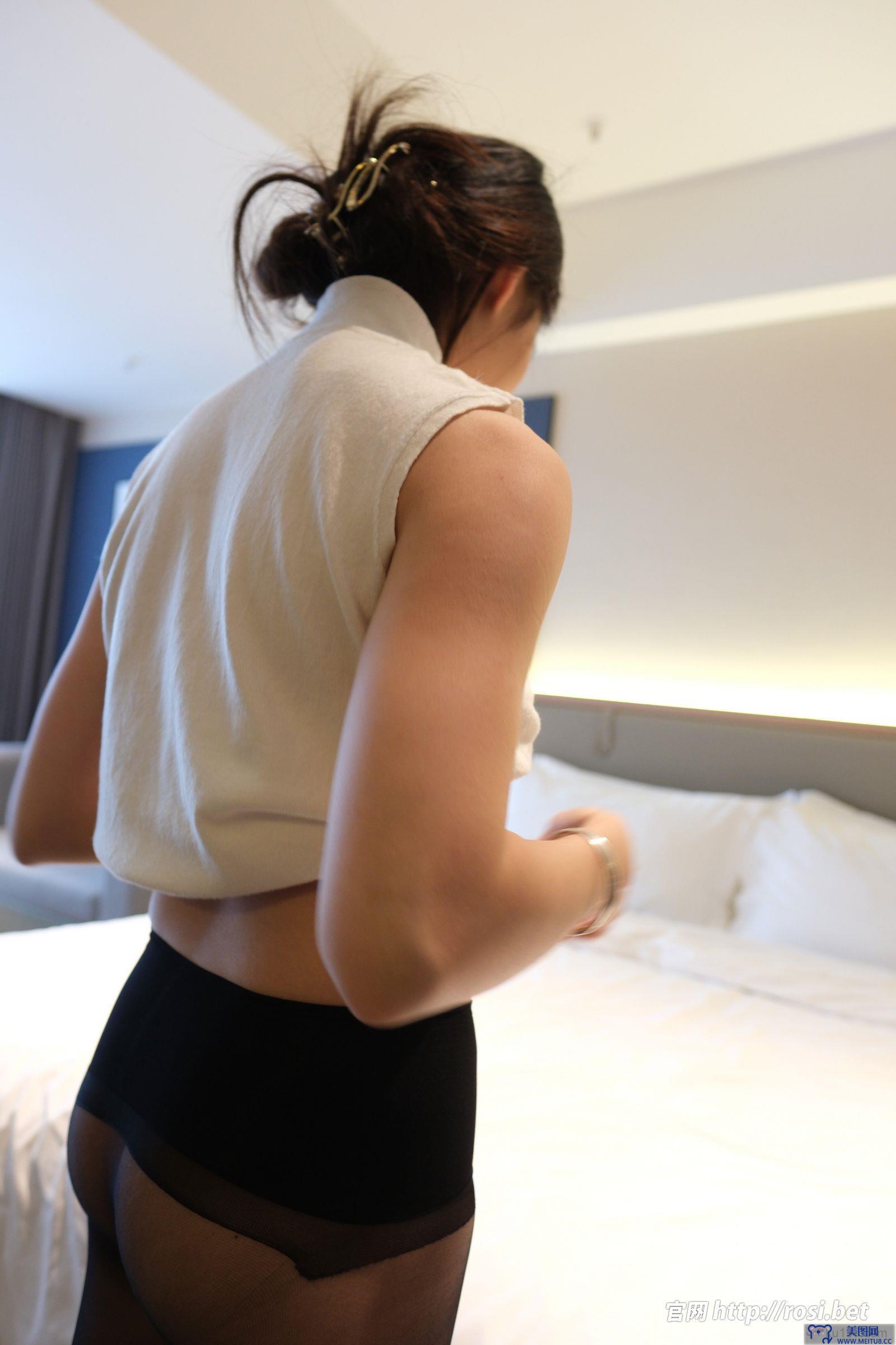 [ROSI美女图]2025.10.17 NO.5065