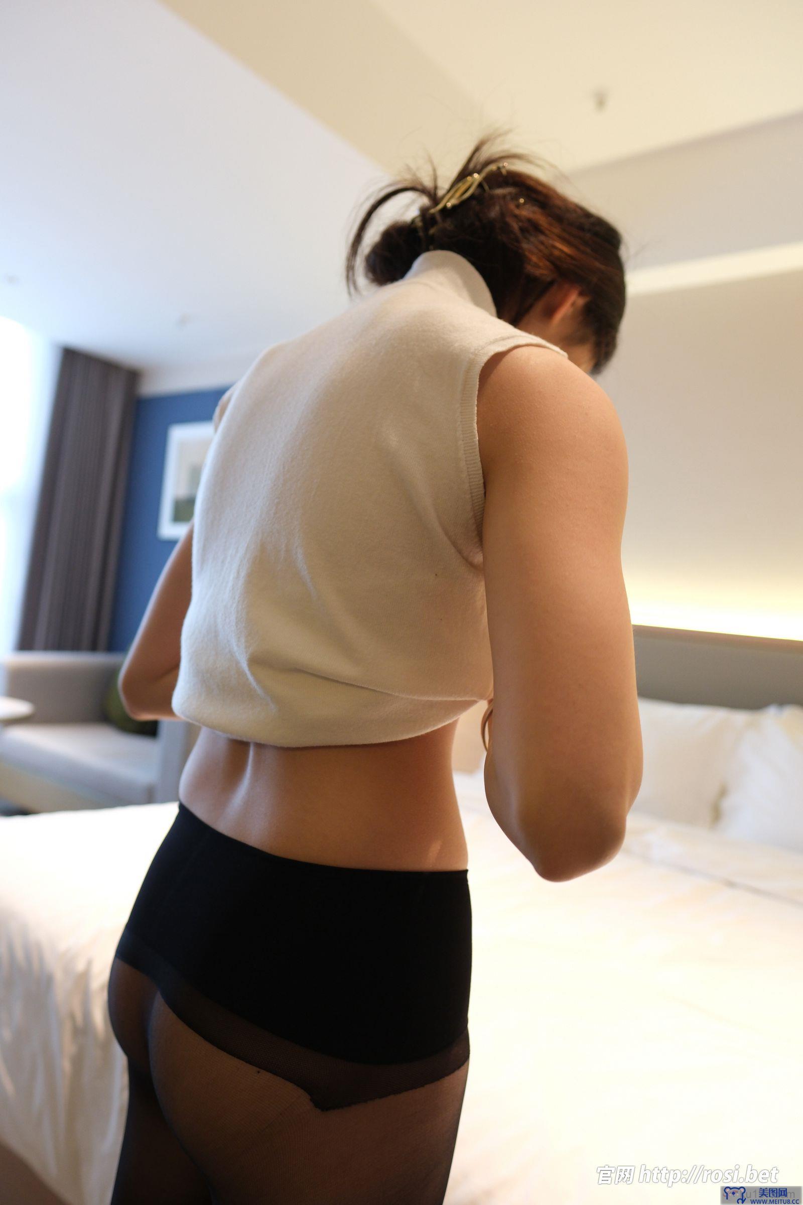 [ROSI美女图]2025.10.17 NO.5065