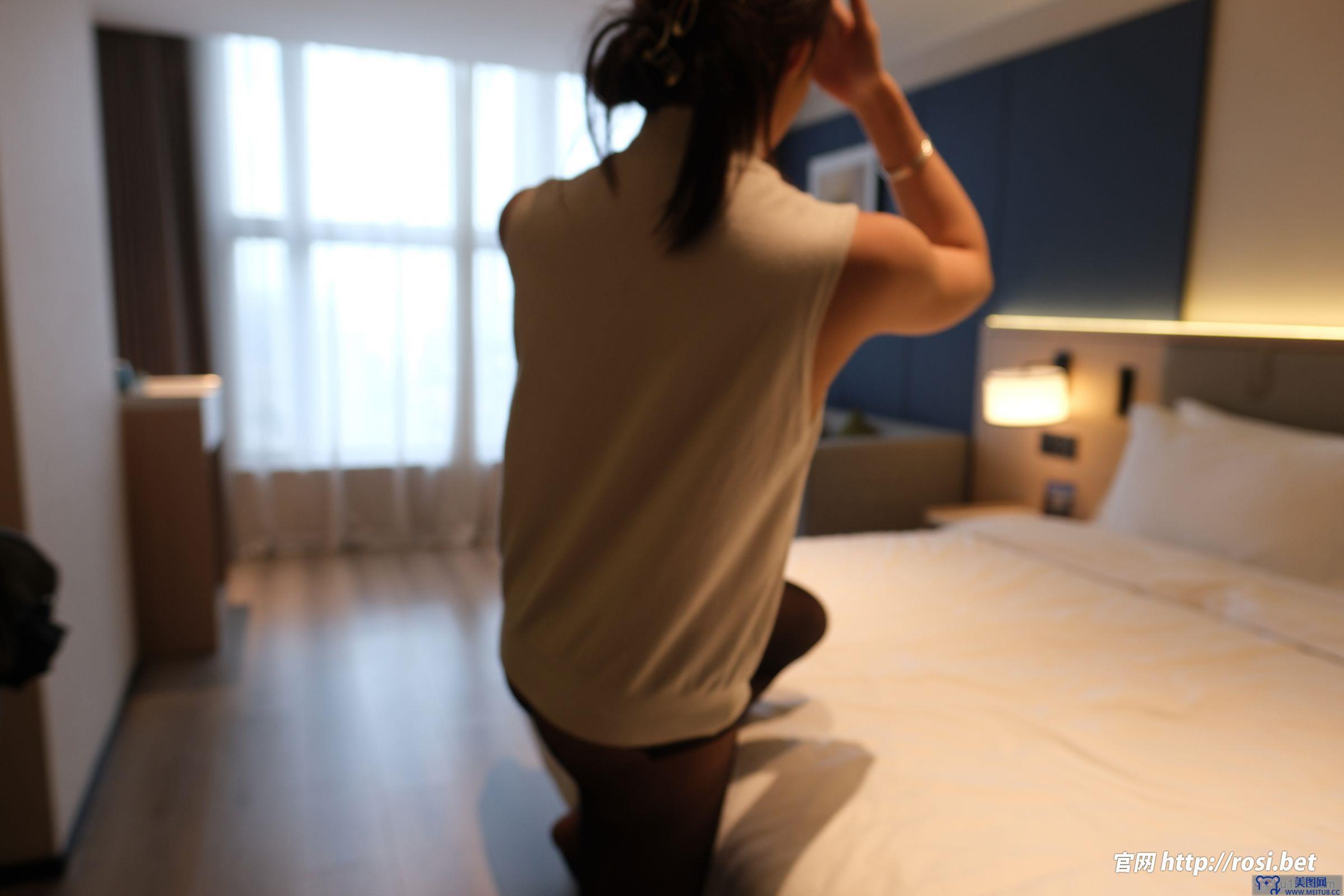 [ROSI美女图]2025.10.17 NO.5065