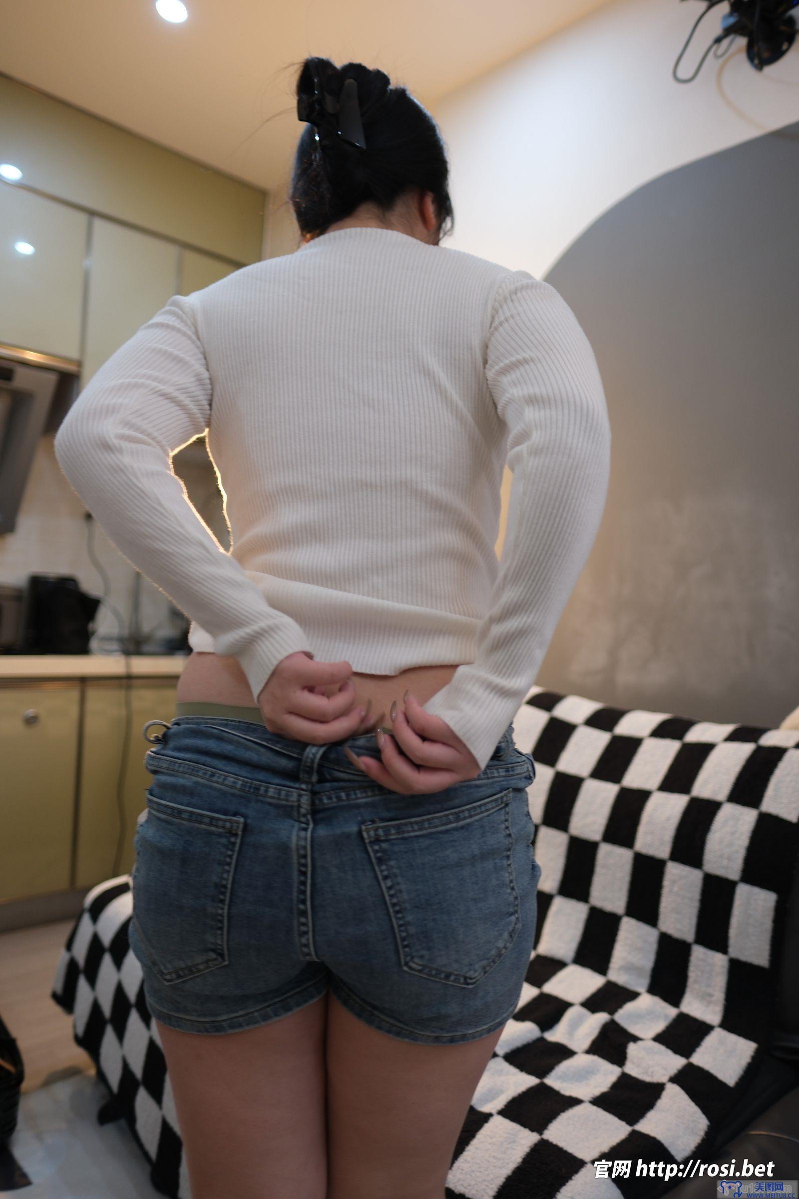 [ROSI美女图]2025.10.18 NO.5066