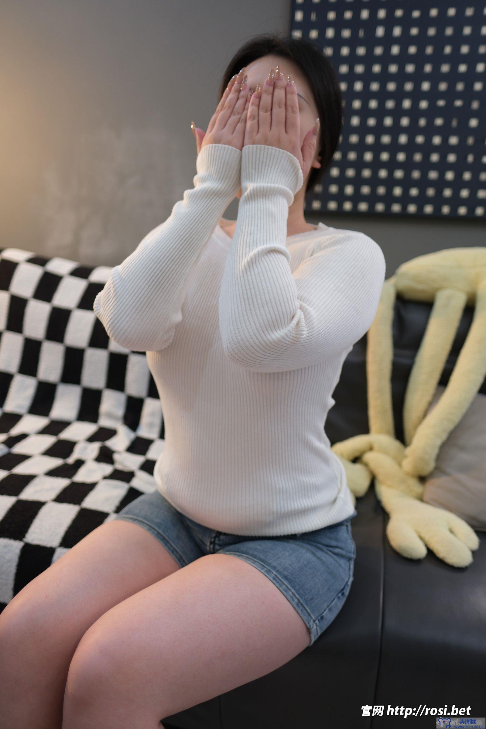 [ROSI美女图]2025.10.18 NO.5066