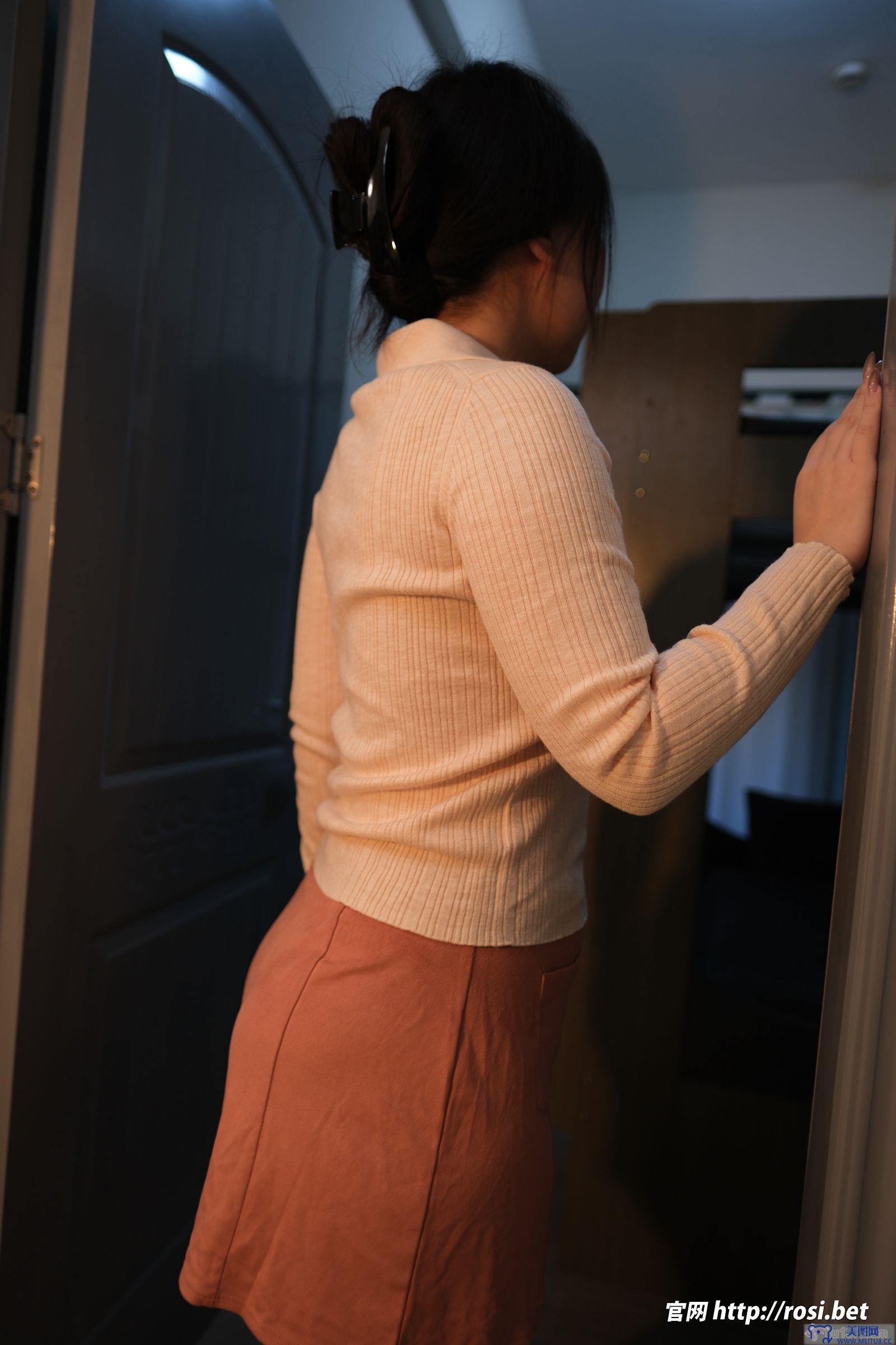 [ROSI美女图]2025.10.23 NO.5071