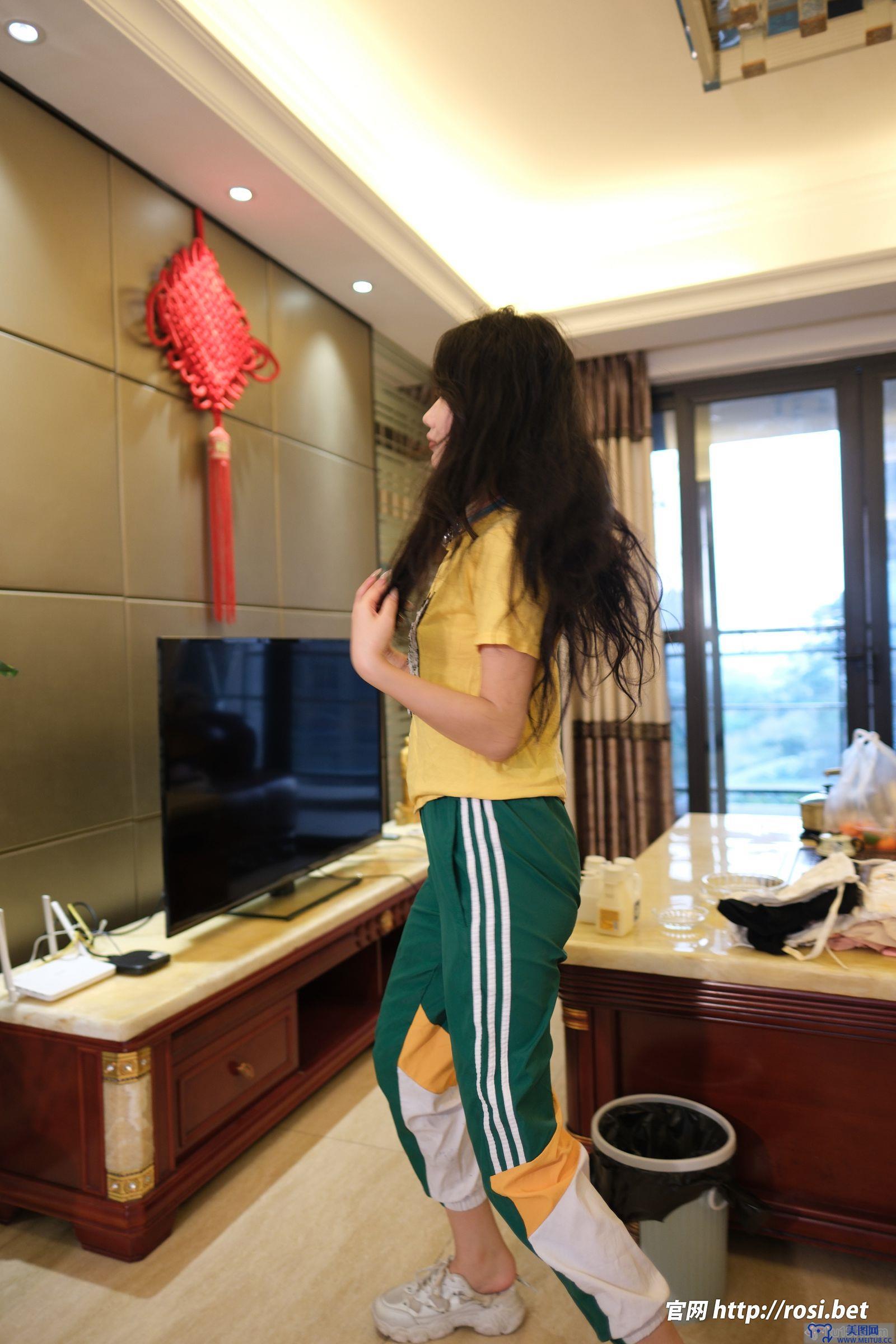 [ROSI美女图]2025.10.25 NO.5073