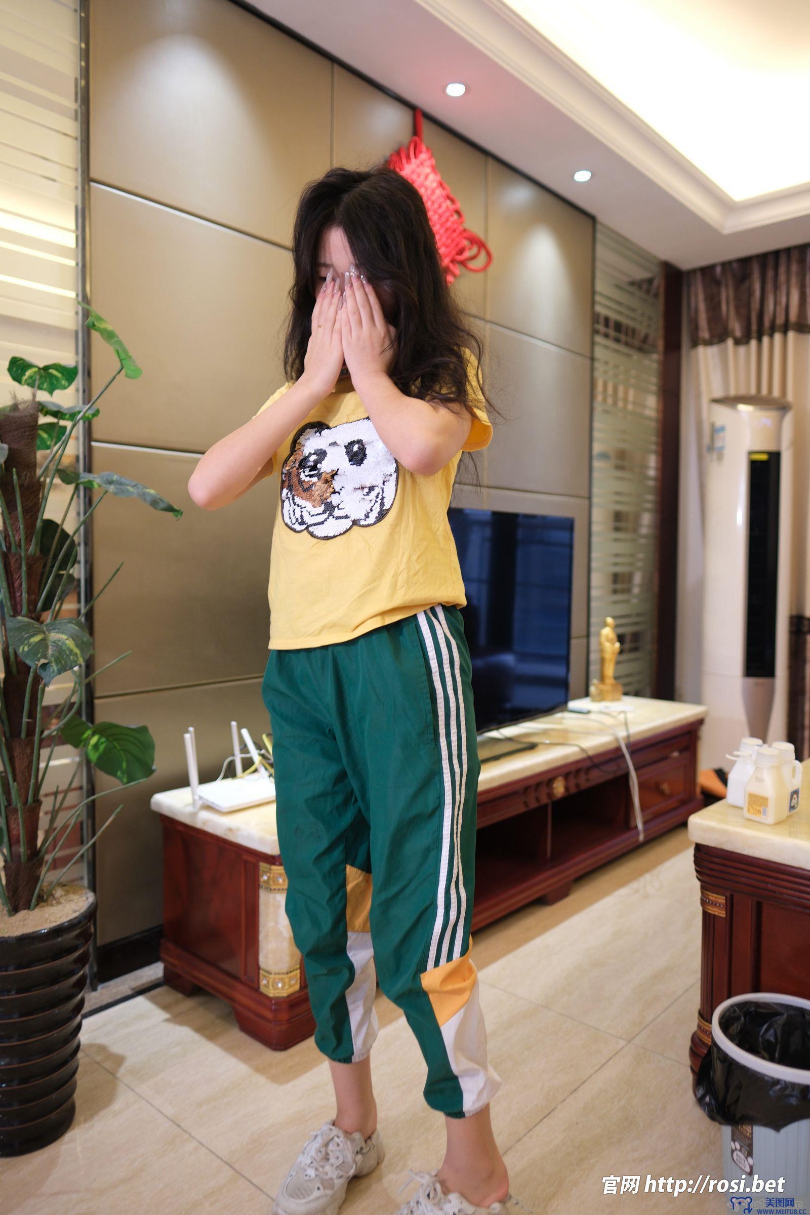 [ROSI美女图]2025.10.25 NO.5073