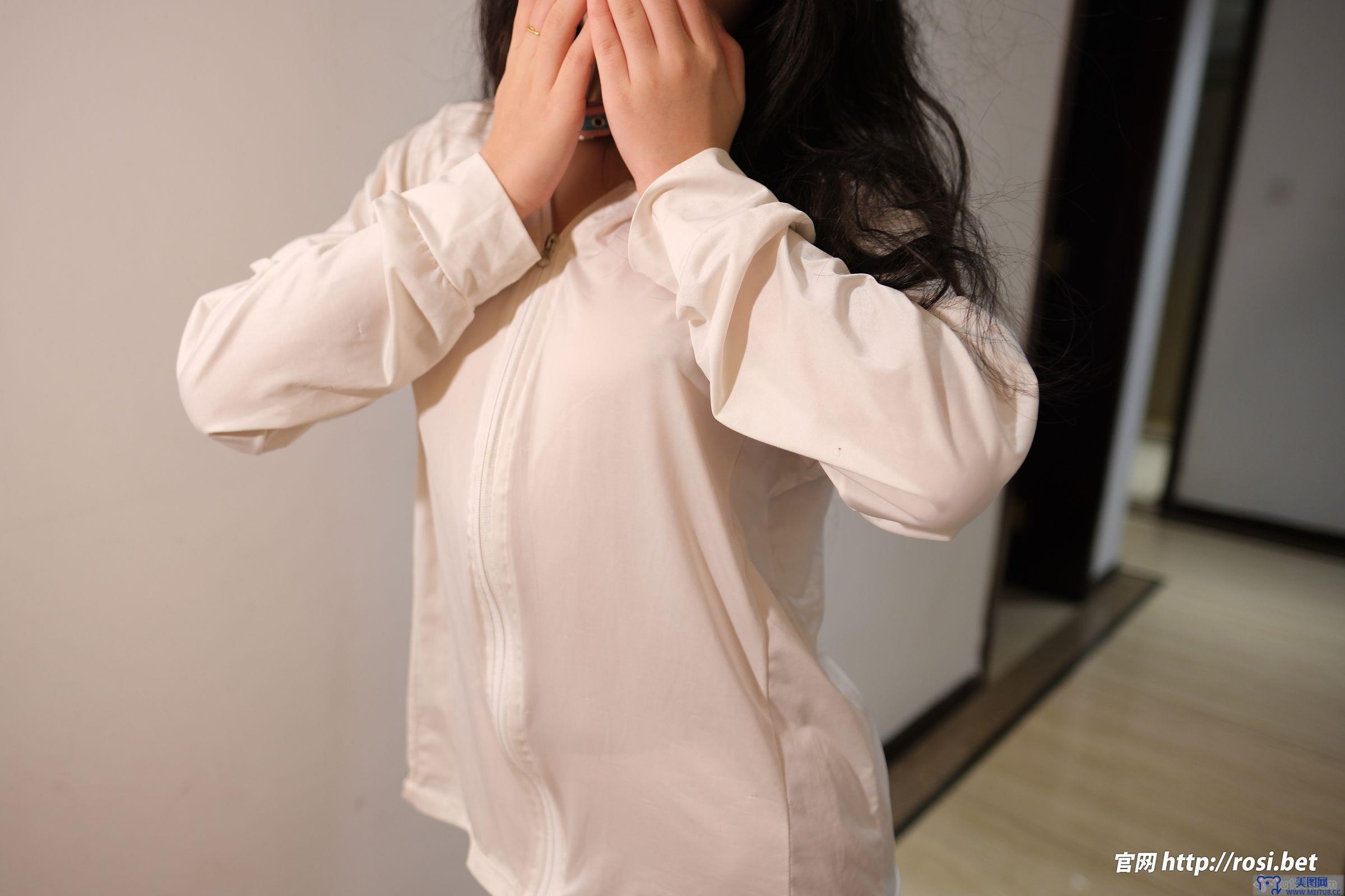 [ROSI美女图]2025.11.23 NO.5102