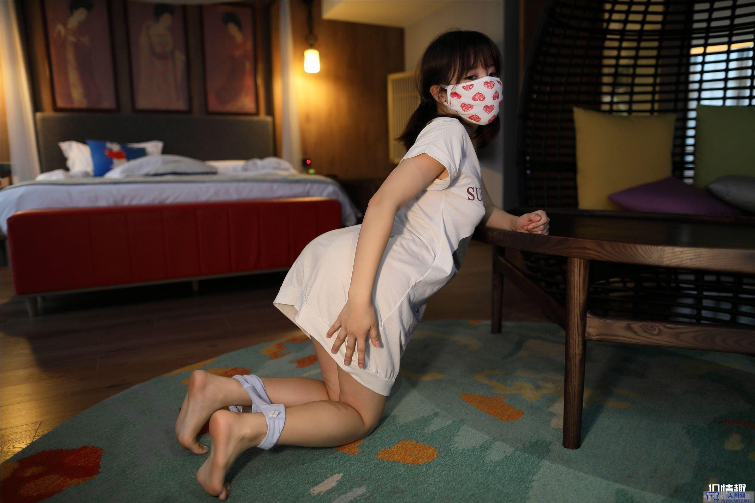 [ROSI美女图]口罩系列 2019.01.02 NO.934