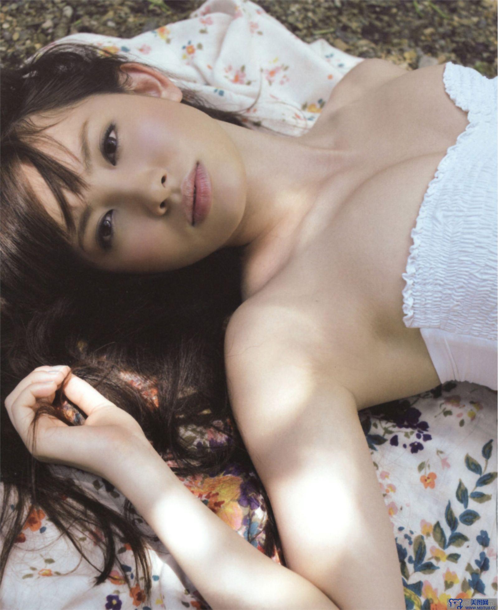 [唯美写真] 2013.08.18 小嶋阳菜 Haruna Kojima《First Photobook》